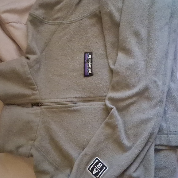 Patagonia Jackets & Blazers - Patagonia Womens 1/4 Zip-Up Microfleece Sweater in Light Gray